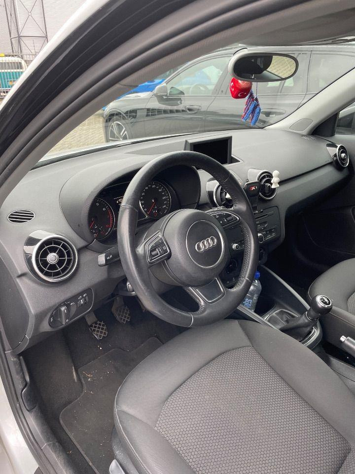 Audi A1 Sportback 1.2 TFSI Admired | 2013 | 216.082 km | 9KSJ53 | NAP: Logisch - Хетчбек: фото 5 Audi A1 Sportback 1.2 TFSI Admired | 2013 | 216.082 km | 9KSJ53 | NAP: Logisch - Хетчбек: фото 5