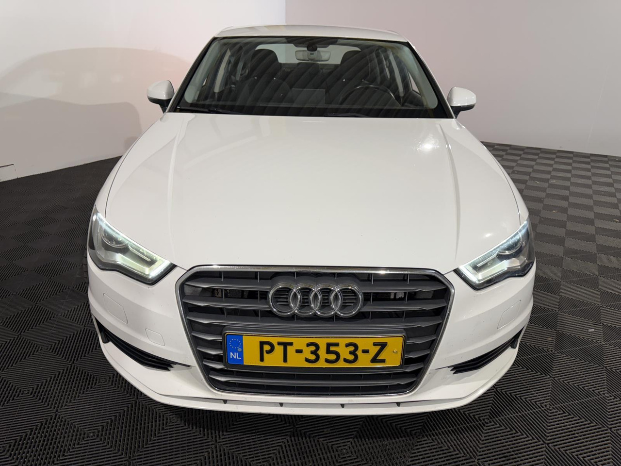 Audi | A3 Limousine | 1.4 TFSI Attraction Pro Line Plus Automaat | 2016 | 256.538 km | PT353Z | Geen oordeel - Седан: фото 2 Audi | A3 Limousine | 1.4 TFSI Attraction Pro Line Plus Automaat | 2016 | 256.538 km | PT353Z | Geen oordeel - Седан: фото 2