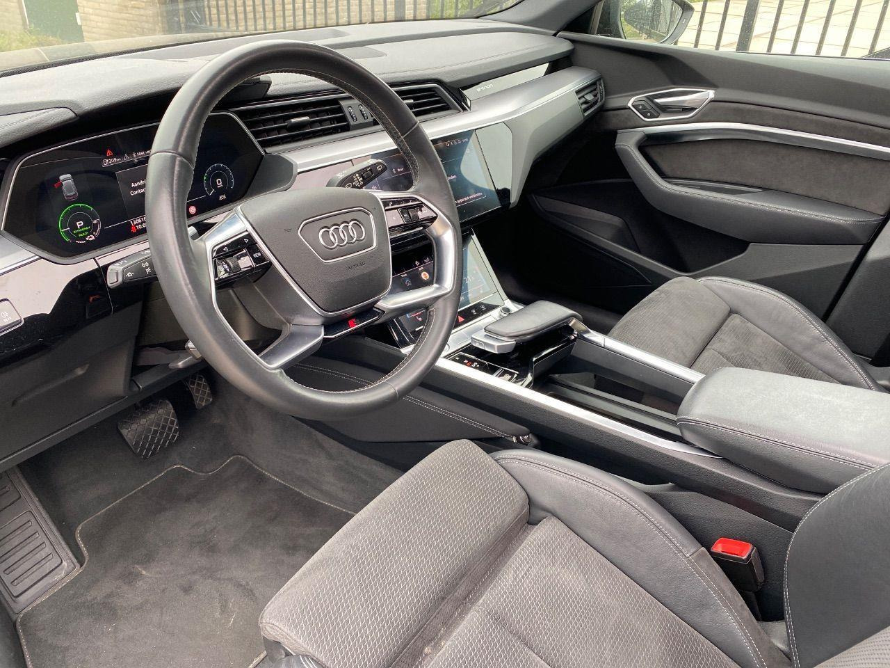 Audi e - tron e - tron 50 quattro Launch edition Black 71 kWh | 2019 | 130.616 km | Automaat | G163XG | NAP: Logisch - Позашляховик: фото 5 Audi e - tron e - tron 50 quattro Launch edition Black 71 kWh | 2019 | 130.616 km | Automaat | G163XG | NAP: Logisch - Позашляховик: фото 5