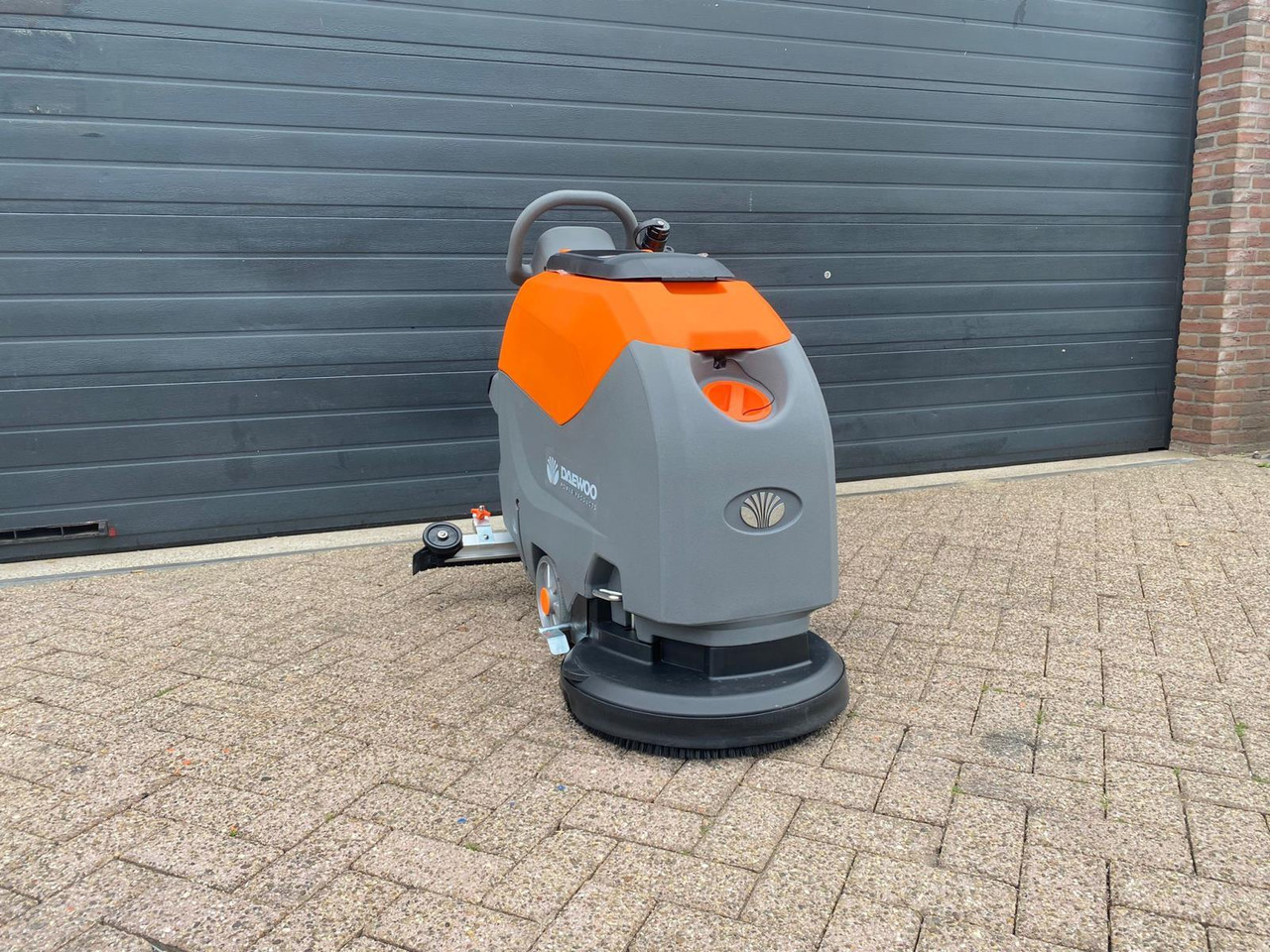 Daewoo DAFL50A Schrobzuigmachine - Обладнання для клінінгу: фото 1 Daewoo DAFL50A Schrobzuigmachine - Обладнання для клінінгу: фото 1