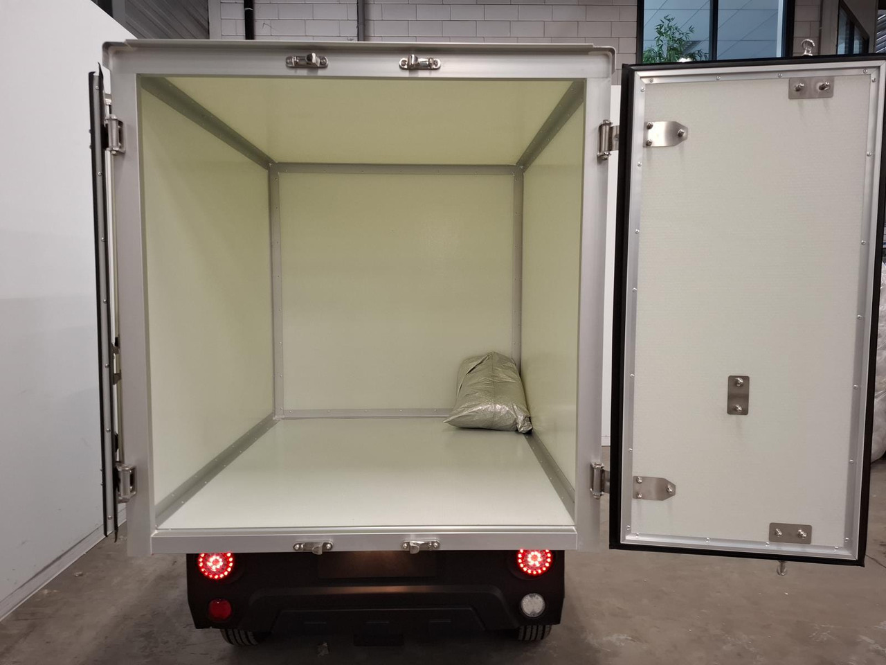 Elvtong Selvo S2. DCH + Big Closed Cargo Box 1011804 - Компактний вантажний електромобіль: фото 4 Elvtong Selvo S2. DCH + Big Closed Cargo Box 1011804 - Компактний вантажний електромобіль: фото 4