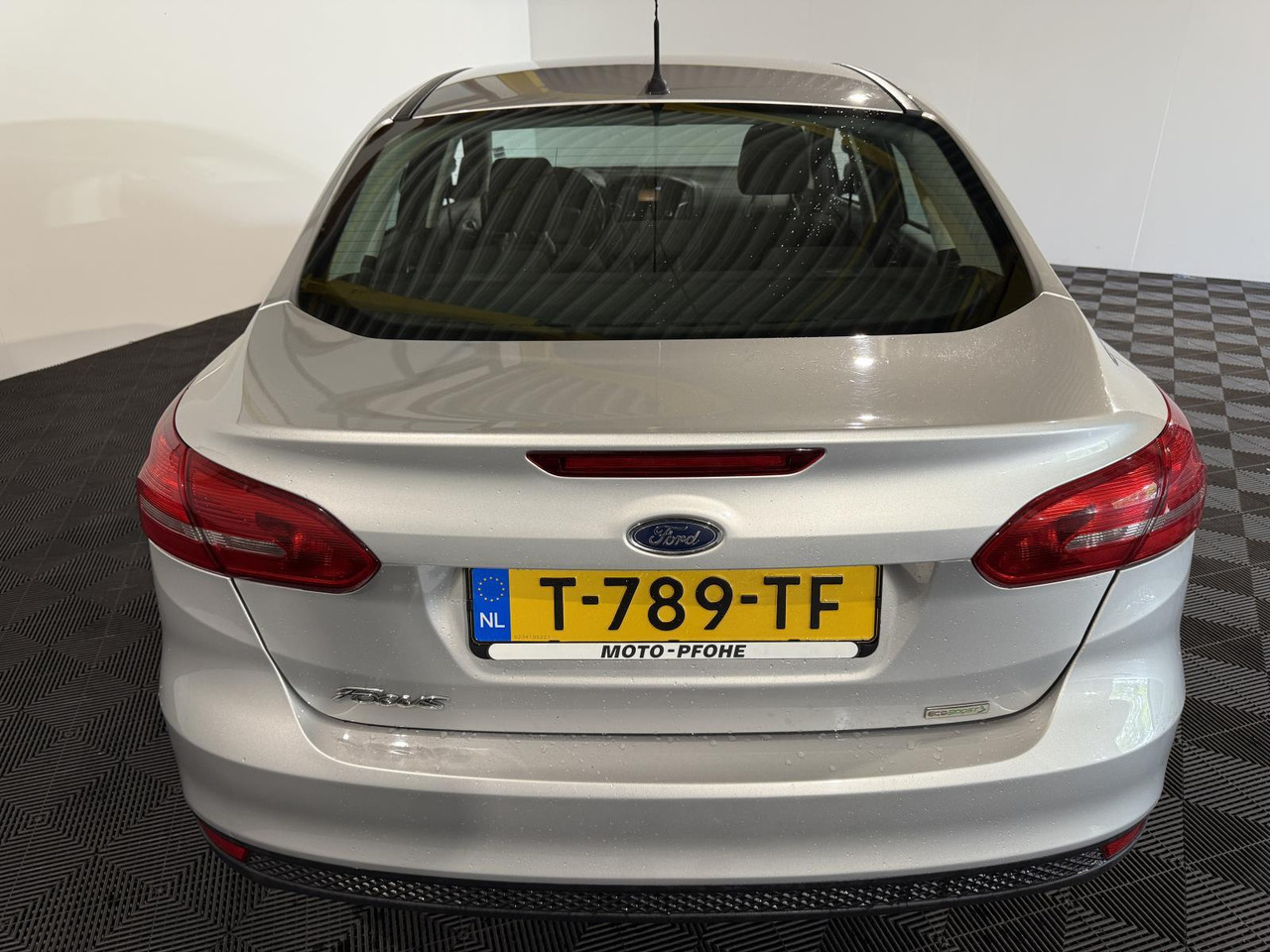 Ford Focus 1.0 Trend Edition 2015 206.005 km T-789-TF - Седан: фото 4 Ford Focus 1.0 Trend Edition 2015 206.005 km T-789-TF - Седан: фото 4