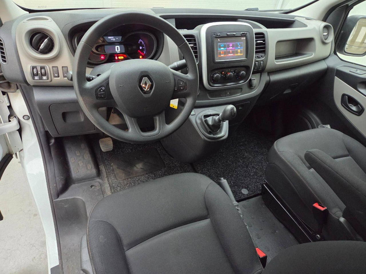 Renault Trafic 1.6 dCi T29 L1H1 Comfort Energy | 2018 | 188.221 km | V327TJ | NAP: Logisch - Інша техніка: фото 5 Renault Trafic 1.6 dCi T29 L1H1 Comfort Energy | 2018 | 188.221 km | V327TJ | NAP: Logisch - Інша техніка: фото 5