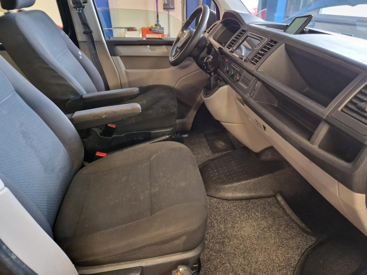 Volkswagen | Transporter | 2.0 TDI L1H1 DC Highline | 2018 | 251.292 km | V731RR | Logisch - Інша техніка: фото 2 Volkswagen | Transporter | 2.0 TDI L1H1 DC Highline | 2018 | 251.292 km | V731RR | Logisch - Інша техніка: фото 2