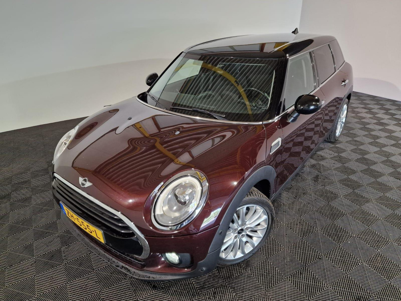 Mini Clubman 1.5 Cooper Pepper Business ZH-555-L - Легковий автомобіль: фото 1 Mini Clubman 1.5 Cooper Pepper Business ZH-555-L - Легковий автомобіль: фото 1