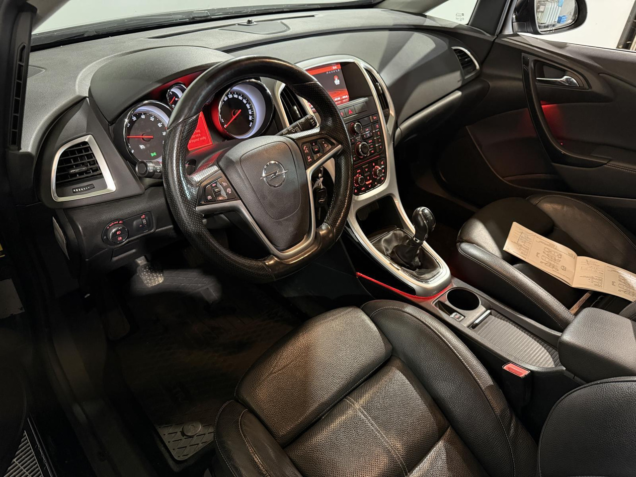 Opel | Astra Sports Tourer | 1.4 Turbo Sport + | 2015 | 218.258 km | HG259B | Logisch - Легковий автомобіль: фото 2 Opel | Astra Sports Tourer | 1.4 Turbo Sport + | 2015 | 218.258 km | HG259B | Logisch - Легковий автомобіль: фото 2