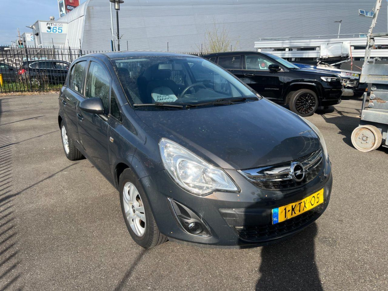 Opel Corsa 1.2 - 16V Design Edition | 2013 | 15.657 km | Automaat | 1KTX05 | NAP: Logisch - Хетчбек: фото 2 Opel Corsa 1.2 - 16V Design Edition | 2013 | 15.657 km | Automaat | 1KTX05 | NAP: Logisch - Хетчбек: фото 2