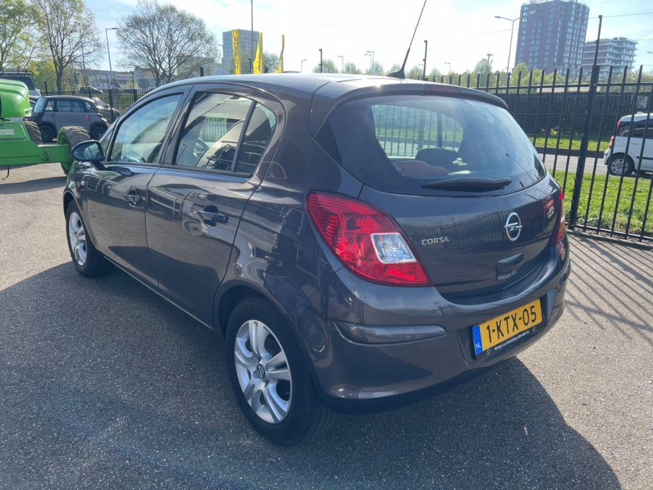 Opel Corsa 1.2 - 16V Design Edition | 2013 | 15.657 km | Automaat | 1KTX05 | NAP: Logisch - Хетчбек: фото 3 Opel Corsa 1.2 - 16V Design Edition | 2013 | 15.657 km | Automaat | 1KTX05 | NAP: Logisch - Хетчбек: фото 3