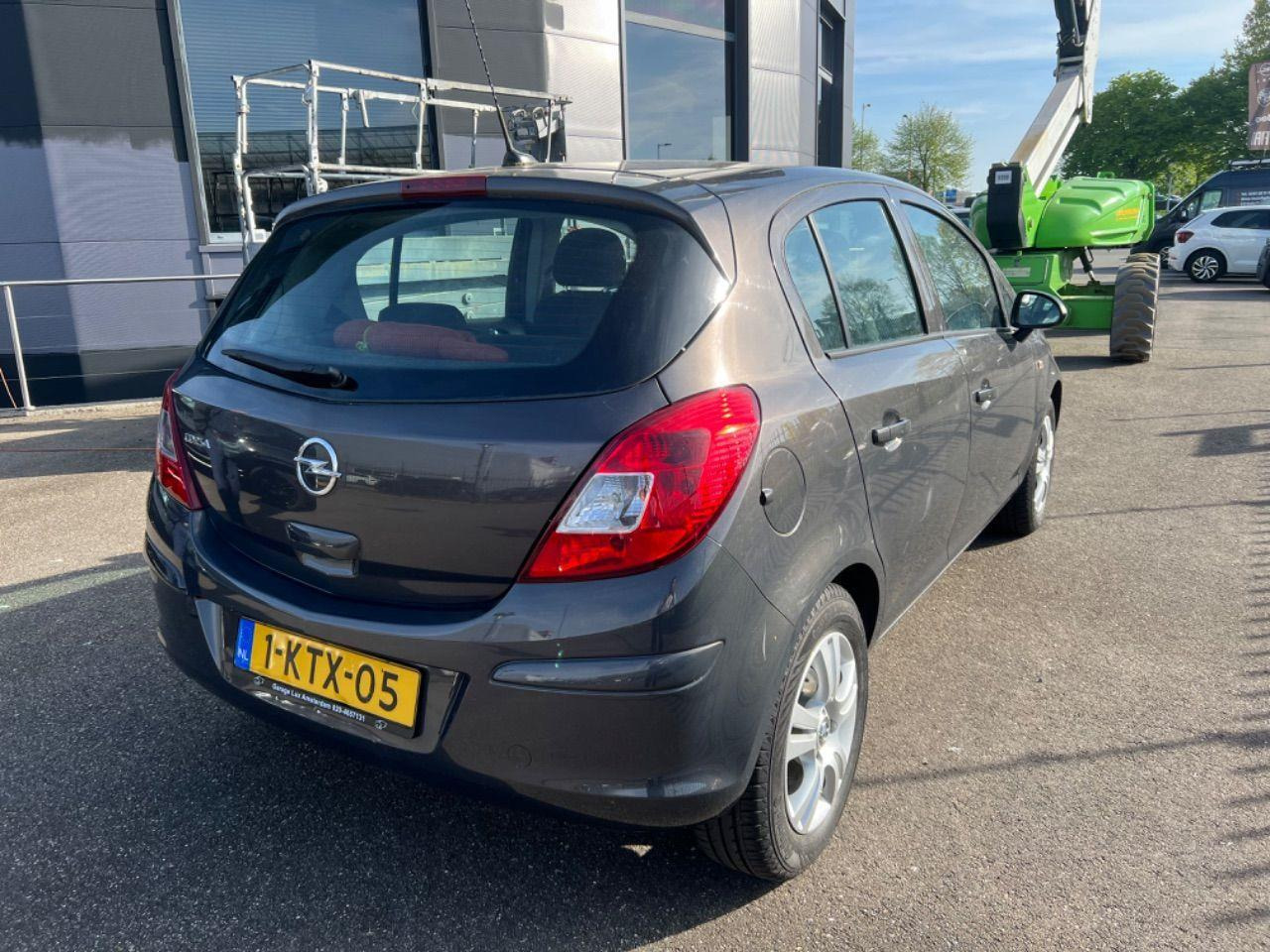 Opel Corsa 1.2 - 16V Design Edition | 2013 | 15.657 km | Automaat | 1KTX05 | NAP: Logisch - Хетчбек: фото 4 Opel Corsa 1.2 - 16V Design Edition | 2013 | 15.657 km | Automaat | 1KTX05 | NAP: Logisch - Хетчбек: фото 4