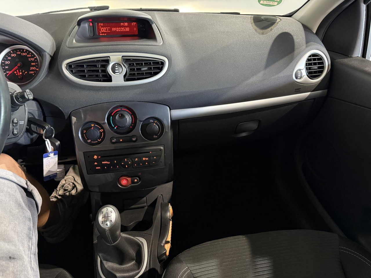 Renault Clio 1.2 TCe Collection | 2012 | 179.266 km | 15-ZDF-9 - Хетчбек: фото 5 Renault Clio 1.2 TCe Collection | 2012 | 179.266 km | 15-ZDF-9 - Хетчбек: фото 5