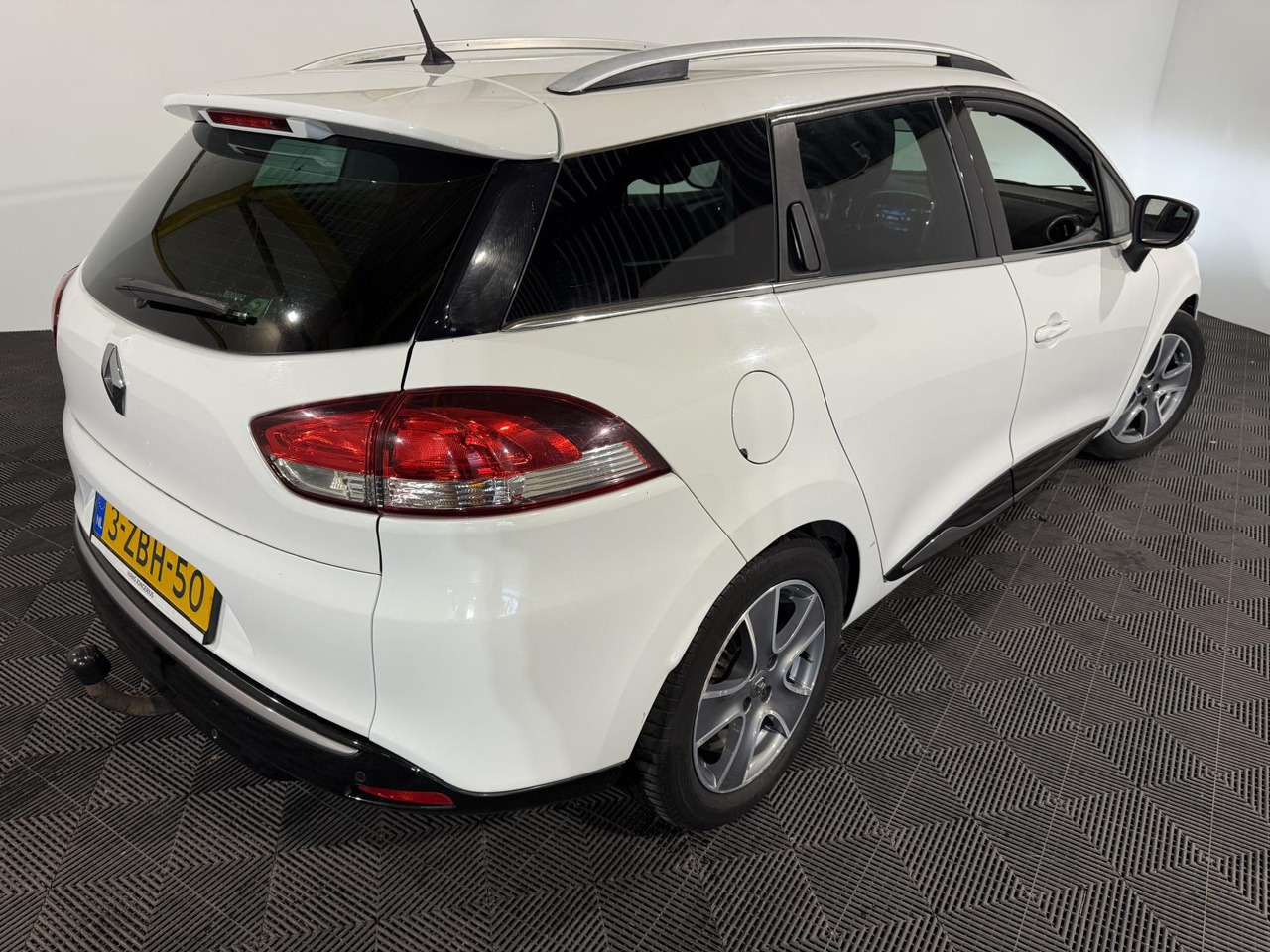 Renault | Clio Estate | 0.9 TCe Night&Day | 2014 | 176.858 km | 3ZBH50 | Logisch - Легковий автомобіль: фото 3 Renault | Clio Estate | 0.9 TCe Night&Day | 2014 | 176.858 km | 3ZBH50 | Logisch - Легковий автомобіль: фото 3