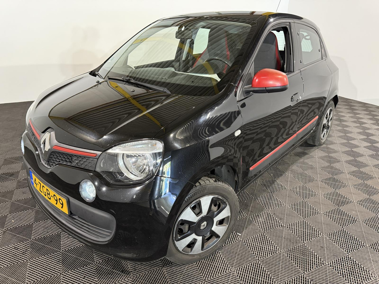 Renault | Twingo | 1.0 SCe Expression | 2015 | 226.056 km | 4ZGB99 | Logisch - Хетчбек: фото 1 Renault | Twingo | 1.0 SCe Expression | 2015 | 226.056 km | 4ZGB99 | Logisch - Хетчбек: фото 1