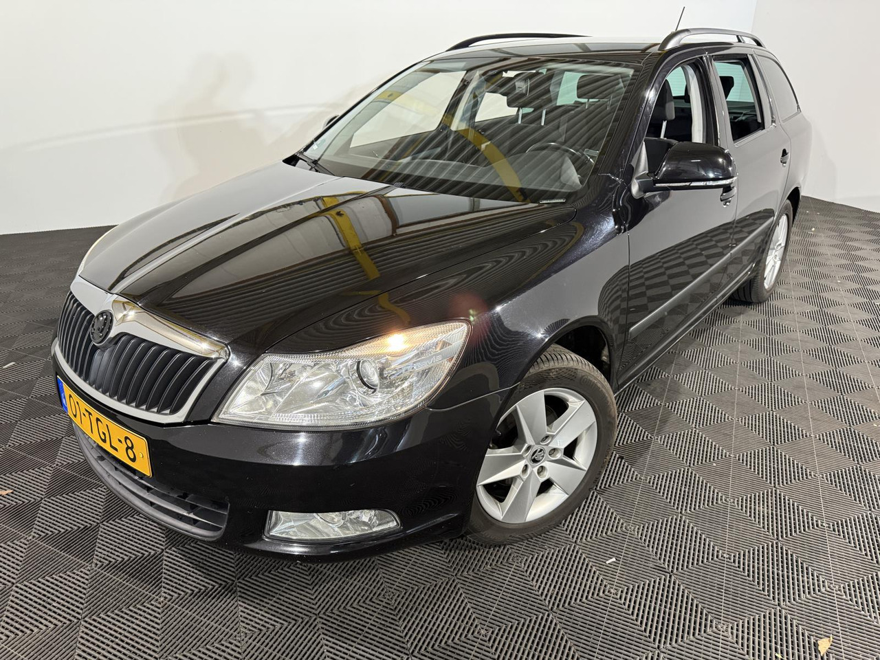 Skoda | Octavia Combi | 1.4 TSI Greentech Ambition Business Line | 2012 | 198.196 km | 01TGL8 | Logisch - Легковий автомобіль: фото 1 Skoda | Octavia Combi | 1.4 TSI Greentech Ambition Business Line | 2012 | 198.196 km | 01TGL8 | Logisch - Легковий автомобіль: фото 1