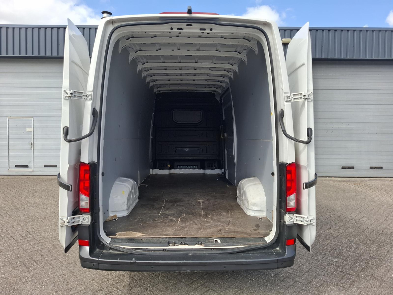 Volkswagen Crafter 35 2.0 TDI L4H3 | 2022 | 135.282 km | VPR-84-T - Суцільнометалевий фургон: фото 3 Volkswagen Crafter 35 2.0 TDI L4H3 | 2022 | 135.282 km | VPR-84-T - Суцільнометалевий фургон: фото 3