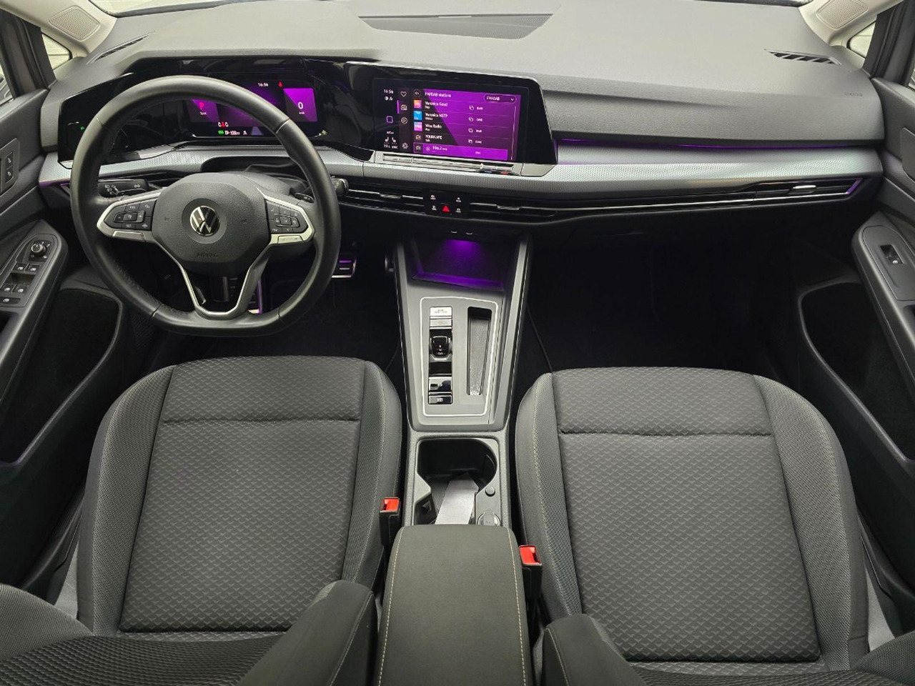 Volkswagen Golf 1.5 eTSI R - Line Business+ | 2022 | 46.250 km | Automaat | R620XD | NAP: Geen oordeel - Хетчбек: фото 5 Volkswagen Golf 1.5 eTSI R - Line Business+ | 2022 | 46.250 km | Automaat | R620XD | NAP: Geen oordeel - Хетчбек: фото 5