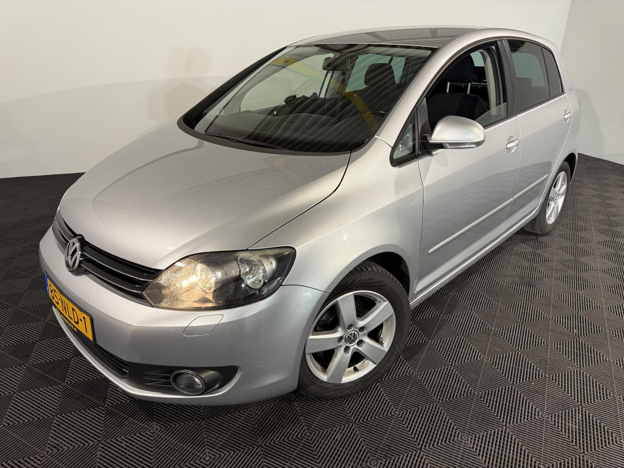 Volkswagen Golf Plus 1.2 TSI Tour II BlueMotion | 2010 | 184.829 km | 85-NLD-1 - Легковий автомобіль: фото 1 Volkswagen Golf Plus 1.2 TSI Tour II BlueMotion | 2010 | 184.829 km | 85-NLD-1 - Легковий автомобіль: фото 1