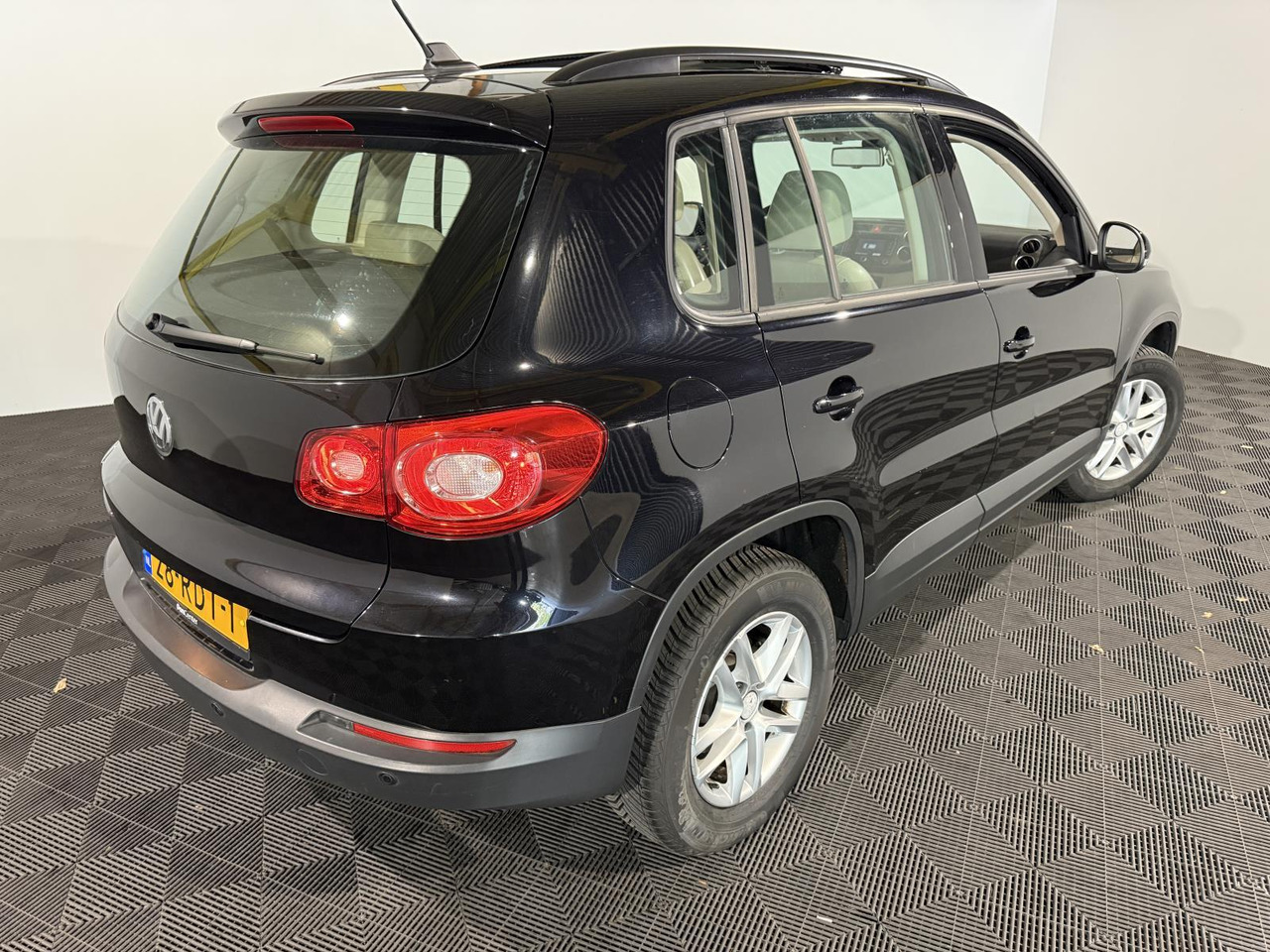 Volkswagen | Tiguan | 1.4 TSI Comfort&Design | 2011 | 236.671 km | 28RDT1 | Logisch - Позашляховик: фото 4 Volkswagen | Tiguan | 1.4 TSI Comfort&Design | 2011 | 236.671 km | 28RDT1 | Logisch - Позашляховик: фото 4