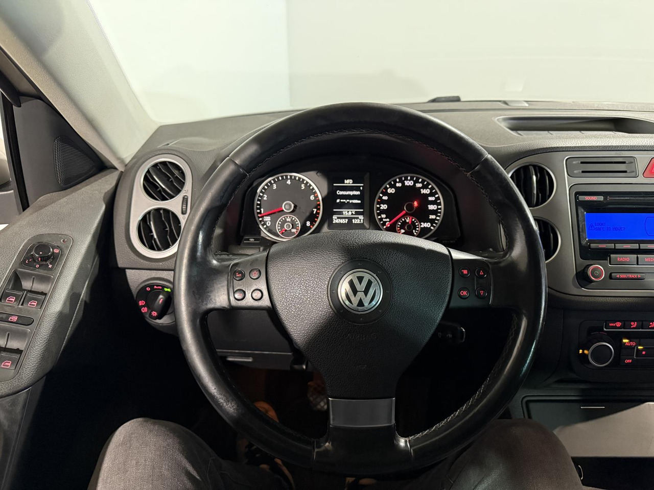 Volkswagen | Tiguan | 1.4 TSI Sport&Style | 2010 | 247.657 km | 41KRT5 | Logisch - Позашляховик: фото 3 Volkswagen | Tiguan | 1.4 TSI Sport&Style | 2010 | 247.657 km | 41KRT5 | Logisch - Позашляховик: фото 3