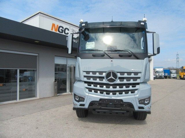Mercedes-Benz Arocs 5 3351K 6x4 Fgst. neu - Вантажівка шасі: фото 2 Mercedes-Benz Arocs 5 3351K 6x4 Fgst. neu - Вантажівка шасі: фото 2