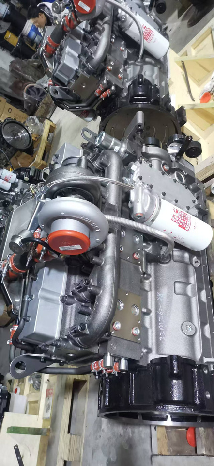 CUMMINS 6CTAA8.3-C215 - Легковий автомобіль: фото 5 CUMMINS 6CTAA8.3-C215 - Легковий автомобіль: фото 5