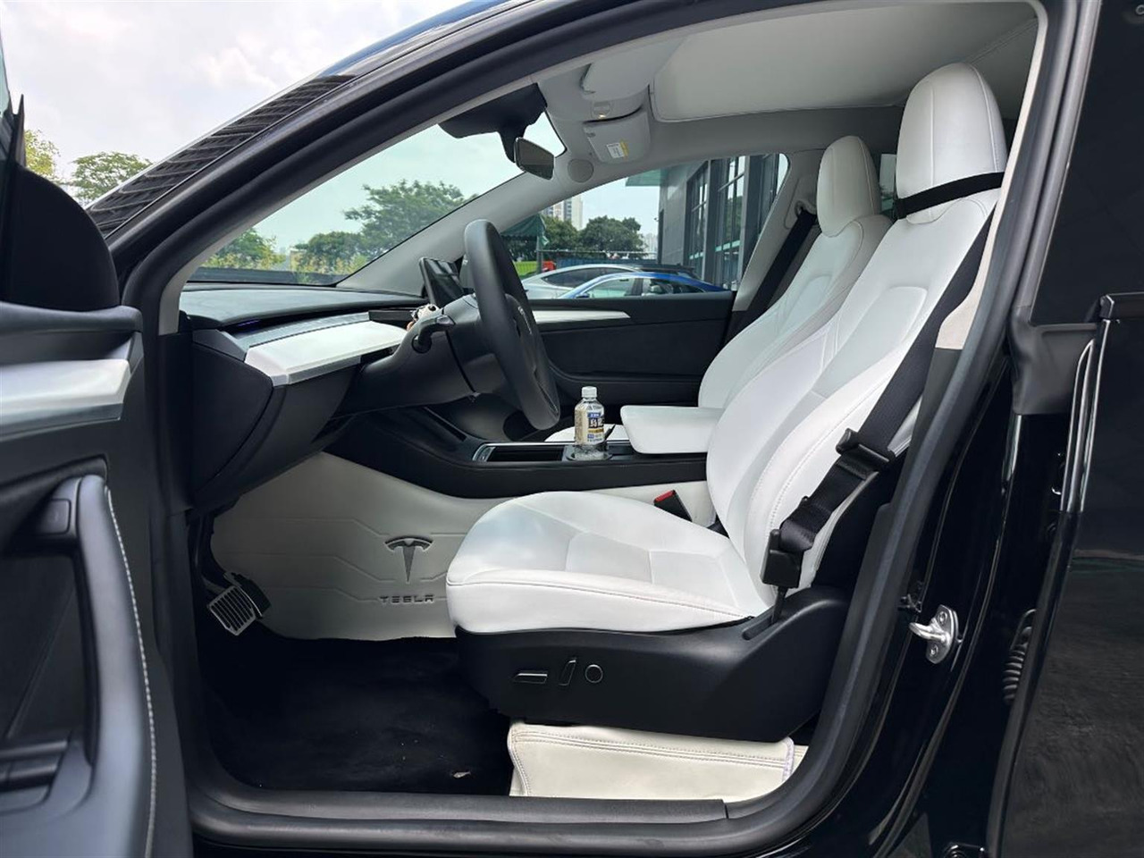 TESLA MODEL Y - Легковий автомобіль: фото 2 TESLA MODEL Y - Легковий автомобіль: фото 2