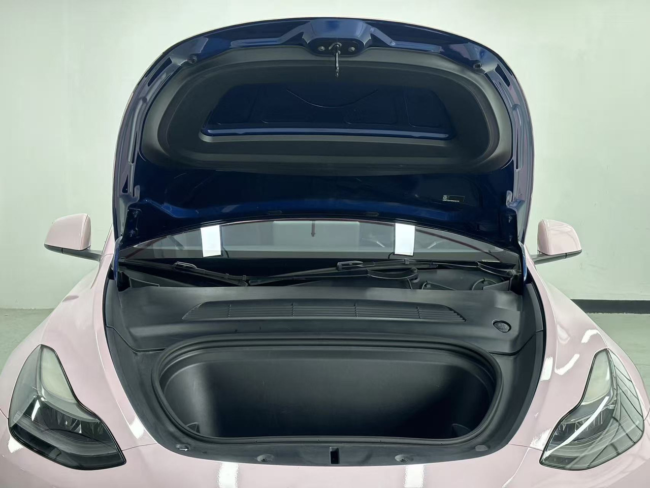 TESLA MODEL Y - Позашляховик: фото 4 TESLA MODEL Y - Позашляховик: фото 4