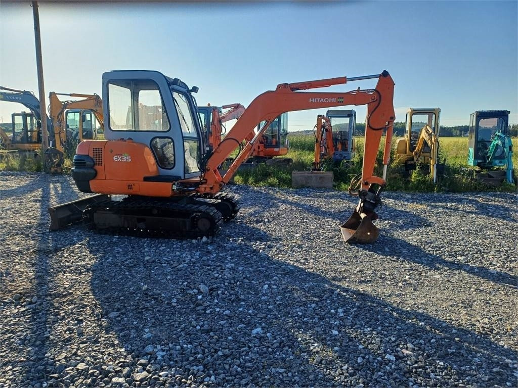 Hitachi EX35 kauhan kallistajalla - Міні-екскаватор: фото 4 Hitachi EX35 kauhan kallistajalla - Міні-екскаватор: фото 4