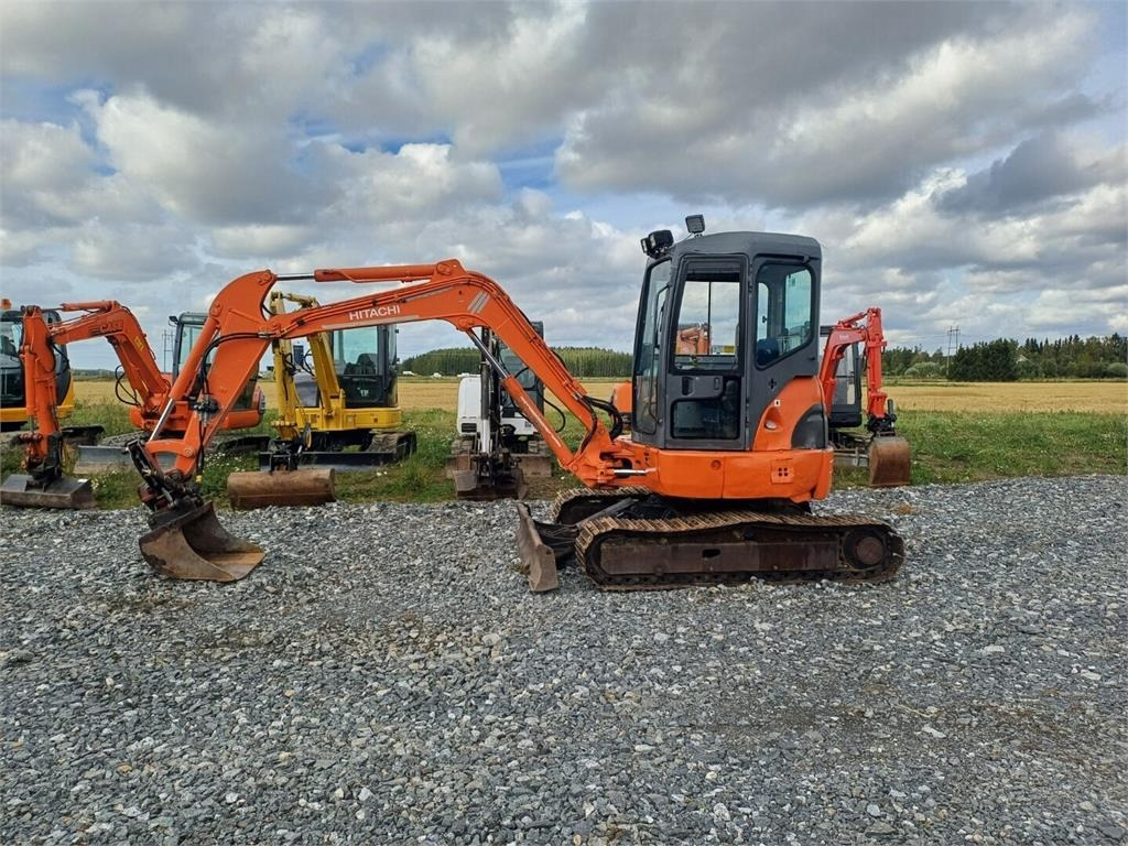 Hitachi EX50U kallistuvalla s40 liittimellä. - Міні-екскаватор: фото 2 Hitachi EX50U kallistuvalla s40 liittimellä. - Міні-екскаватор: фото 2