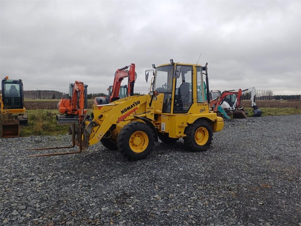 Komatsu WB70A Pyöräkuormaaja - Колісний навантажувач: фото 1 Komatsu WB70A Pyöräkuormaaja - Колісний навантажувач: фото 1