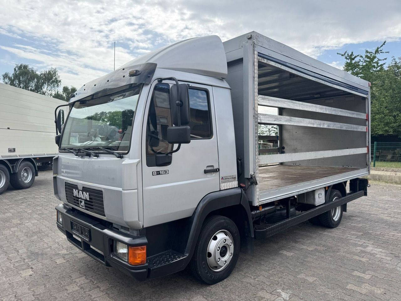 MAN 8. 163 /L2000/LBW-2T./2xAHK - Тентований фургон: фото 1 MAN 8. 163 /L2000/LBW-2T./2xAHK - Тентований фургон: фото 1