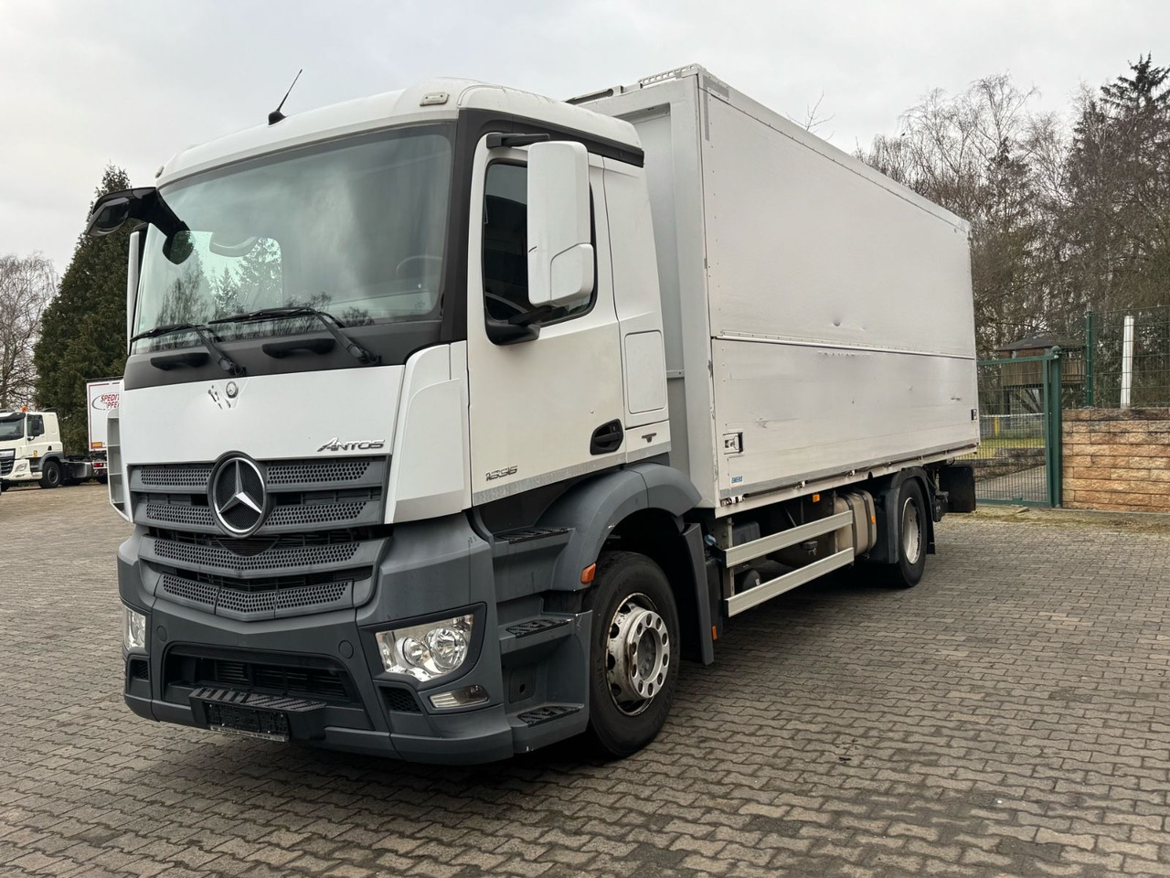 Mercedes-Benz Antos 1836L/4x2/2t.LBW/2xAHK/aus.1Hand/16.Pal. - Для перевезення напоїв вантажівка: фото 3 Mercedes-Benz Antos 1836L/4x2/2t.LBW/2xAHK/aus.1Hand/16.Pal. - Для перевезення напоїв вантажівка: фото 3