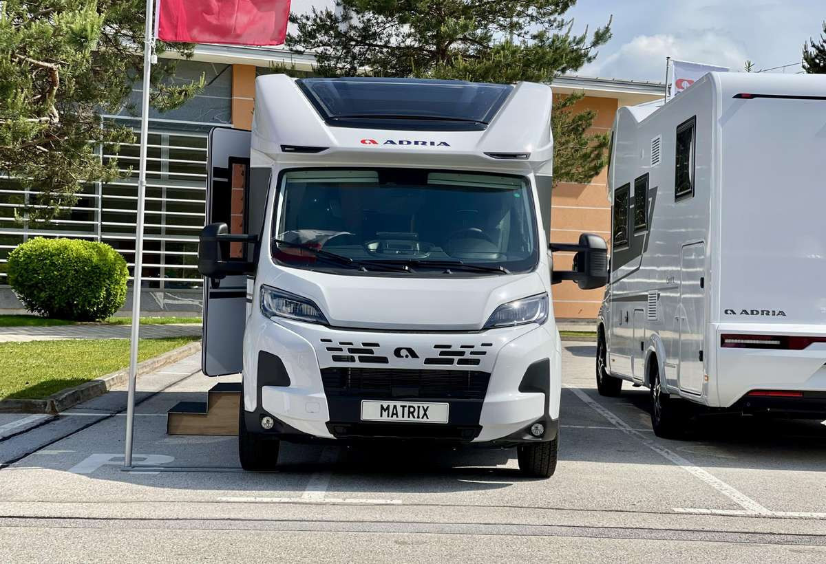 ADRIA Matrix Axess 650 SL - Напівінтегрований автобудинок: фото 3 ADRIA Matrix Axess 650 SL - Напівінтегрований автобудинок: фото 3