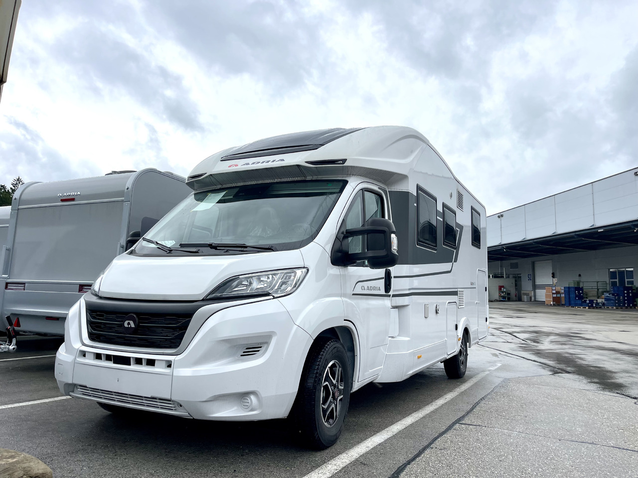 ADRIA Matrix axess 650 SC - Напівінтегрований автобудинок: фото 2 ADRIA Matrix axess 650 SC - Напівінтегрований автобудинок: фото 2