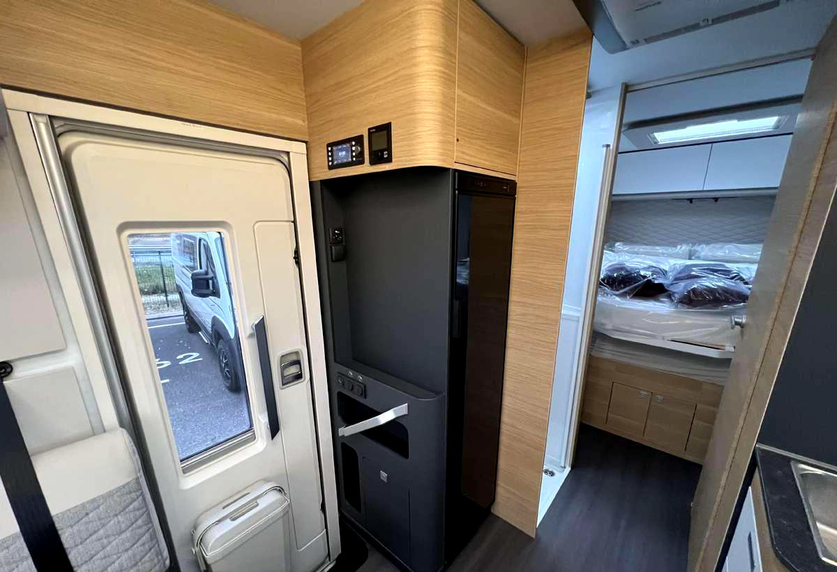 ADRIA Sonic 700DC - Інтегрований автобудинок: фото 5 ADRIA Sonic 700DC - Інтегрований автобудинок: фото 5