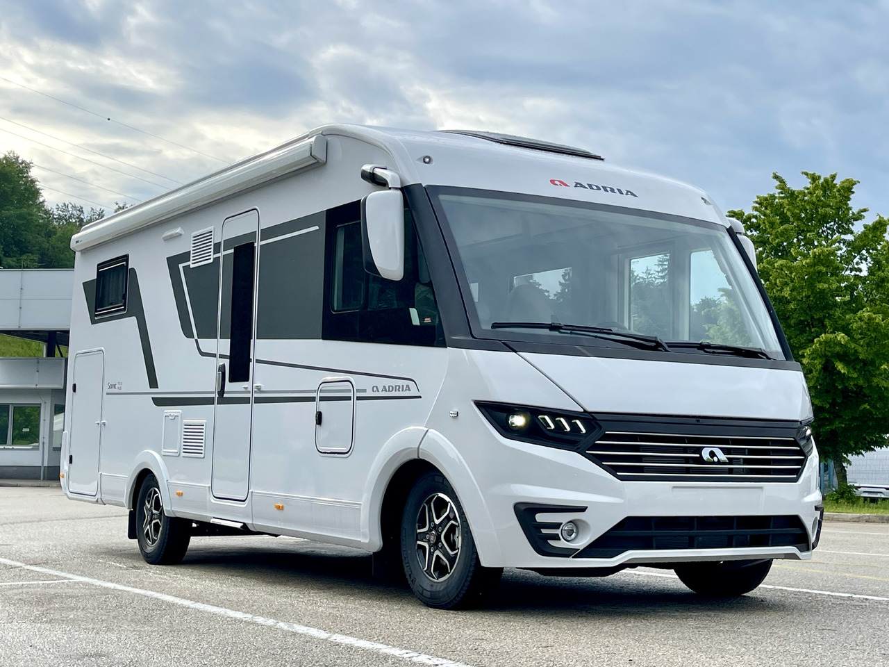 ADRIA Sonic 700DC - Інтегрований автобудинок: фото 1 ADRIA Sonic 700DC - Інтегрований автобудинок: фото 1
