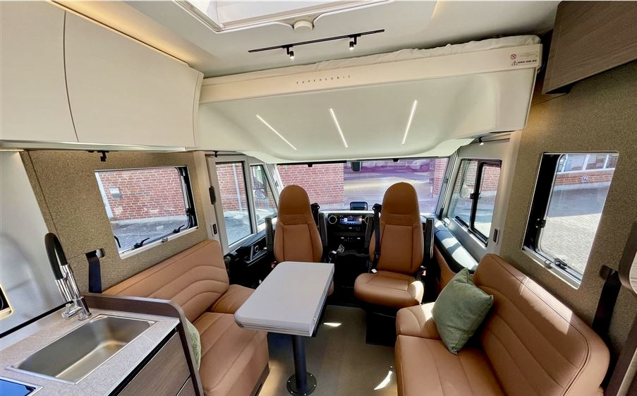 ADRIA Super Sonic 780 DC - Інтегрований автобудинок: фото 4 ADRIA Super Sonic 780 DC - Інтегрований автобудинок: фото 4