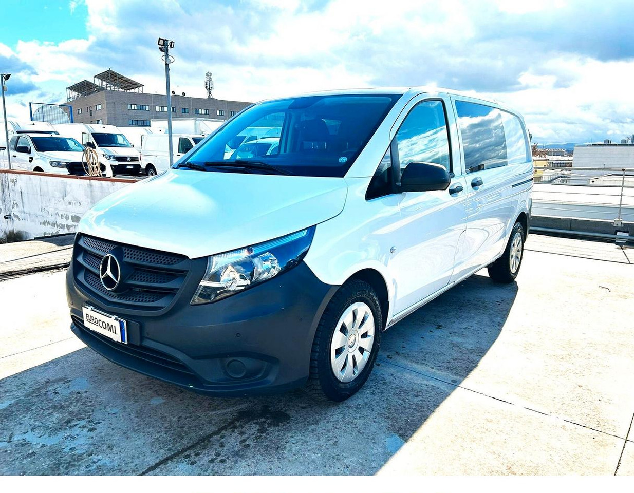 Mercedes Benz Vito Mixto Autocarro 6 posti - Вантажопасажирський фургон: фото 1 Mercedes Benz Vito Mixto Autocarro 6 posti - Вантажопасажирський фургон: фото 1