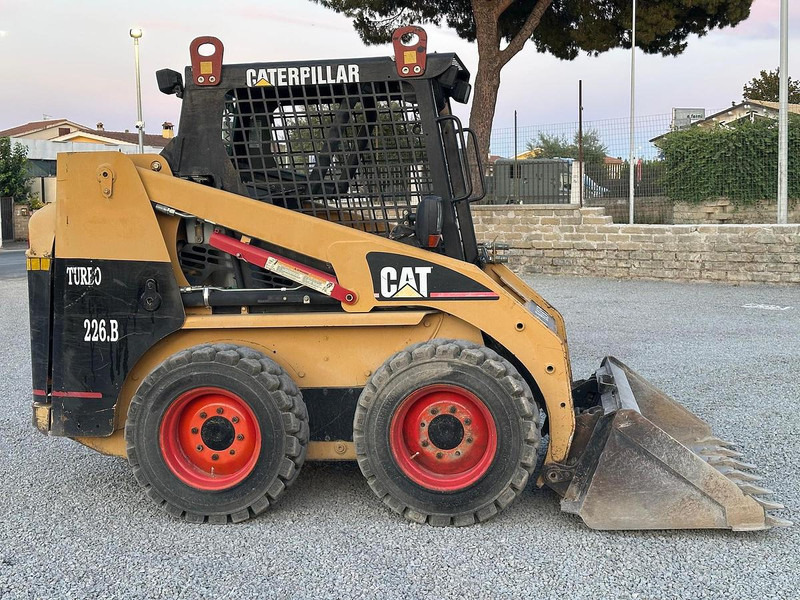 Caterpillar 226BHF - Гусеничний міні-навантажувач: фото 3 Caterpillar 226BHF - Гусеничний міні-навантажувач: фото 3