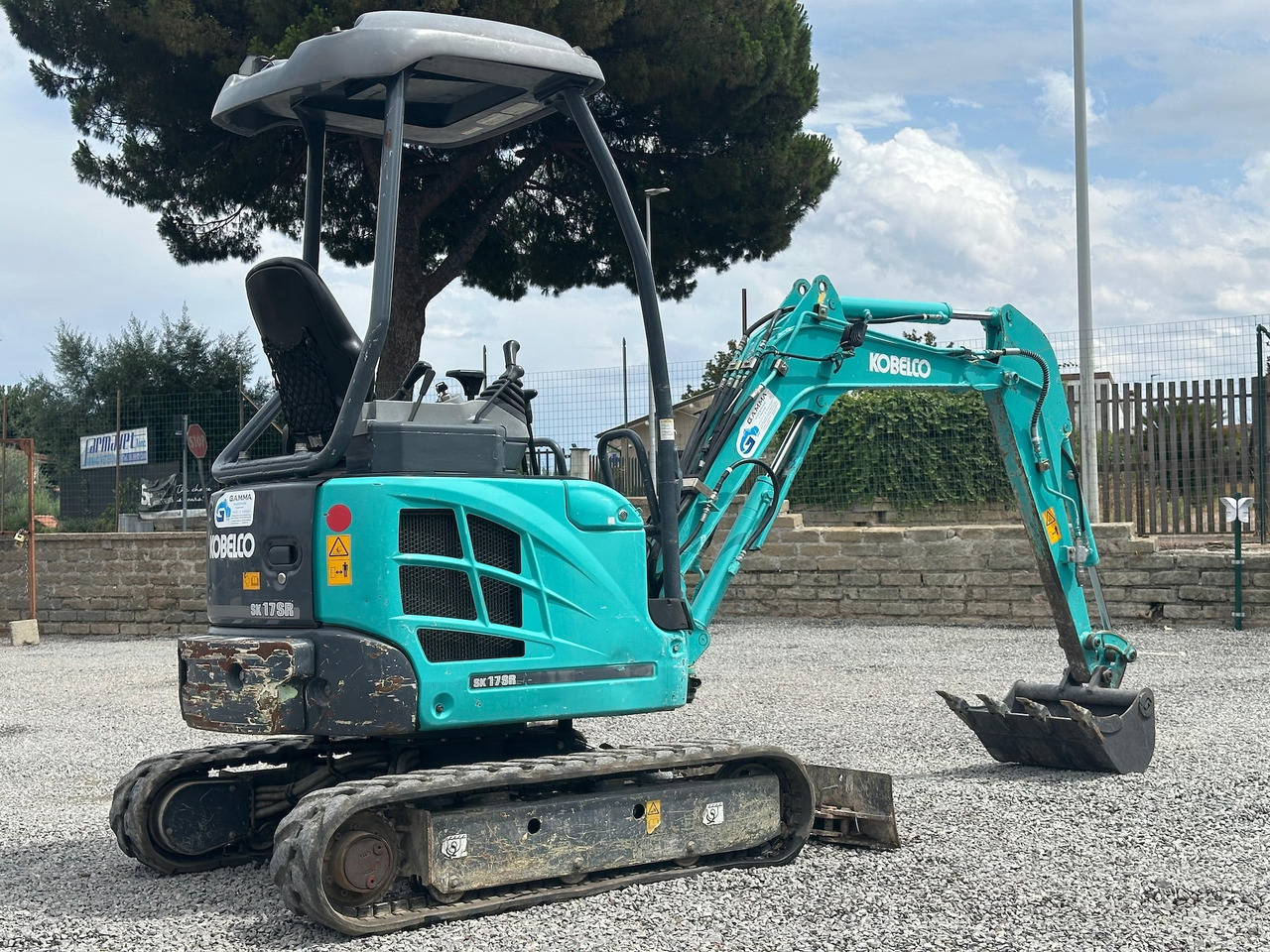 KOBELCO SK17SR-3E - Міні-екскаватор: фото 2 KOBELCO SK17SR-3E - Міні-екскаватор: фото 2