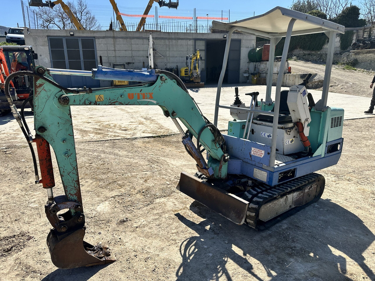 UTEX 1.3 - Міні-екскаватор: фото 1 UTEX 1.3 - Міні-екскаватор: фото 1