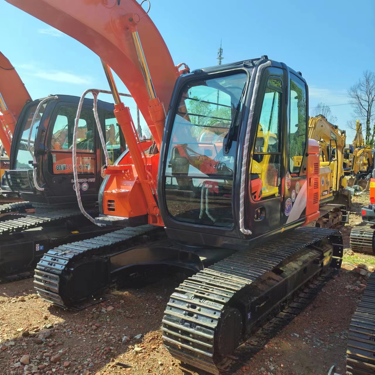 HITACHI ZX135 - Гусеничний екскаватор: фото 3 HITACHI ZX135 - Гусеничний екскаватор: фото 3