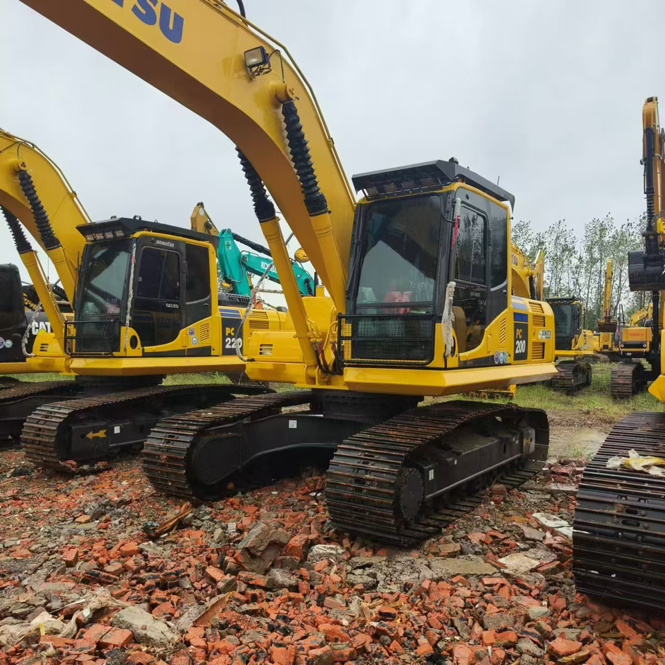 KOMATSU PC200 - Гусеничний екскаватор: фото 2 KOMATSU PC200 - Гусеничний екскаватор: фото 2