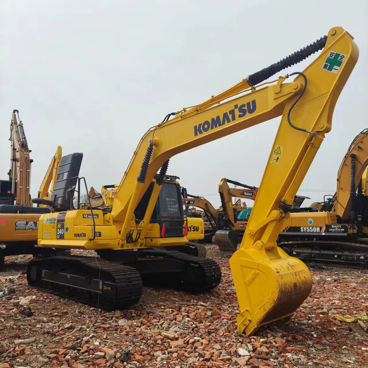 KOMATSU PC240 - Гусеничний екскаватор: фото 3 KOMATSU PC240 - Гусеничний екскаватор: фото 3
