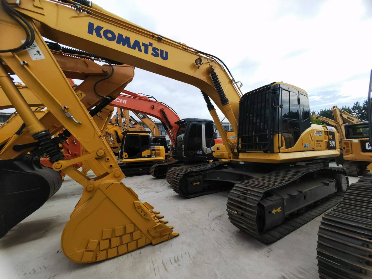 KOMATSU PC300 - Гусеничний екскаватор: фото 2 KOMATSU PC300 - Гусеничний екскаватор: фото 2
