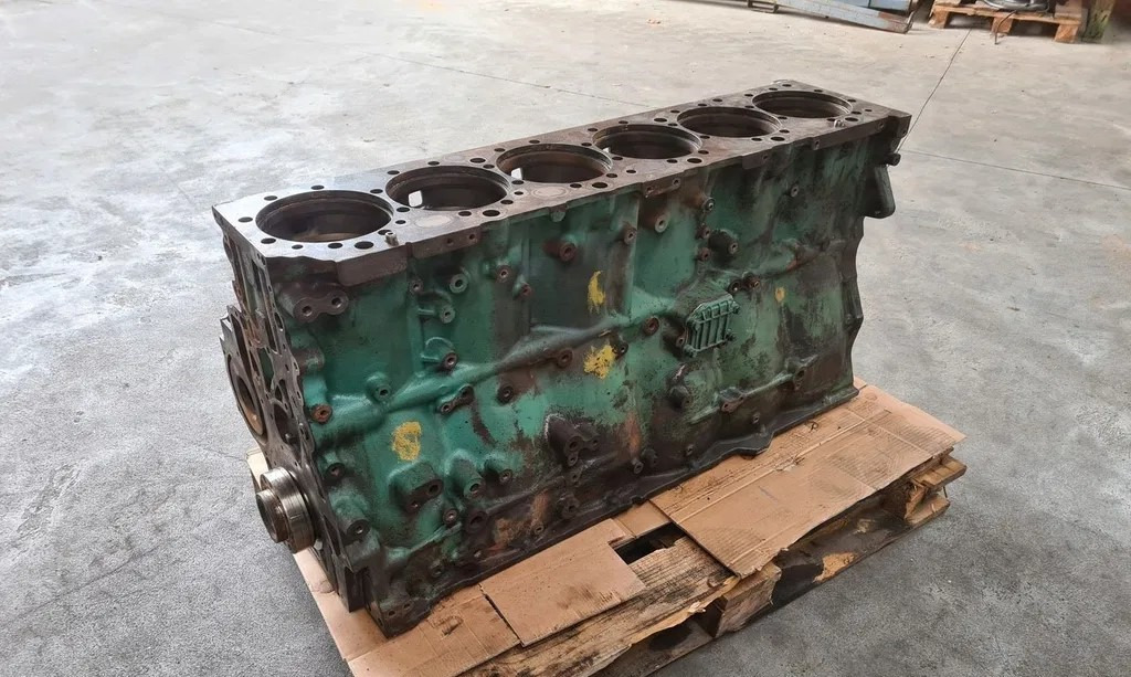 BLOK SILNIKA SŁUPEK WAŁ VOLVO FH 16 D16E 660 D16*015956* - Блок циліндрів: фото 1 BLOK SILNIKA SŁUPEK WAŁ VOLVO FH 16 D16E 660 D16*015956* - Блок циліндрів: фото 1