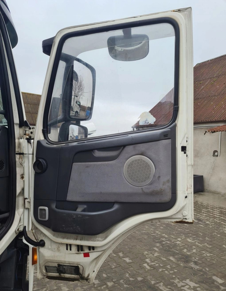 DRZWI KOMPLETNE PRAWE VOLVO FM 9 12 13 - Двері та запчастини: фото 2 DRZWI KOMPLETNE PRAWE VOLVO FM 9 12 13 - Двері та запчастини: фото 2