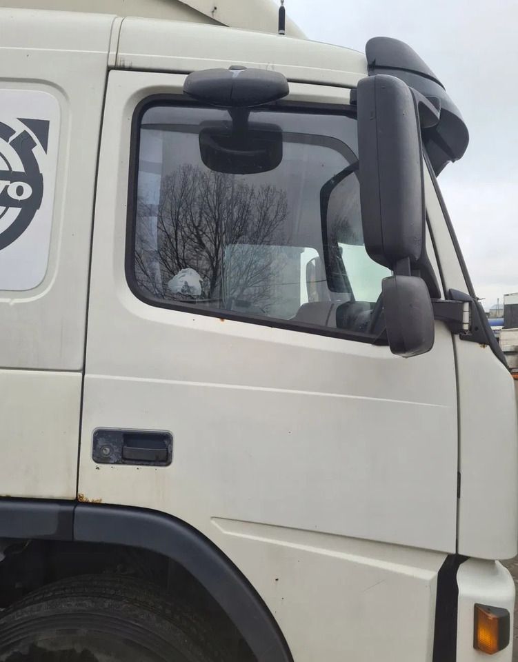 DRZWI KOMPLETNE PRAWE VOLVO FM 9 12 13 - Двері та запчастини: фото 1 DRZWI KOMPLETNE PRAWE VOLVO FM 9 12 13 - Двері та запчастини: фото 1