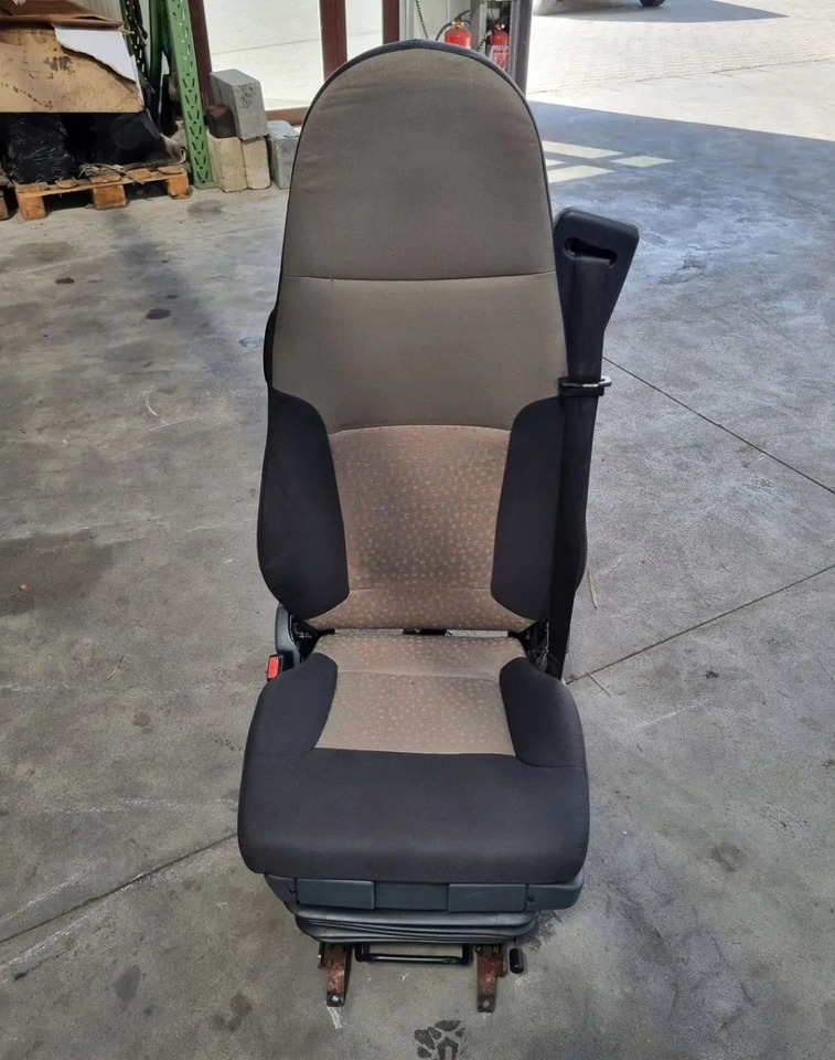 FOTEL LEWY SIEDZENIE KIEROWCY RENAULT MIDLUM PREMIUM DXI - Сидіння: фото 1 FOTEL LEWY SIEDZENIE KIEROWCY RENAULT MIDLUM PREMIUM DXI - Сидіння: фото 1