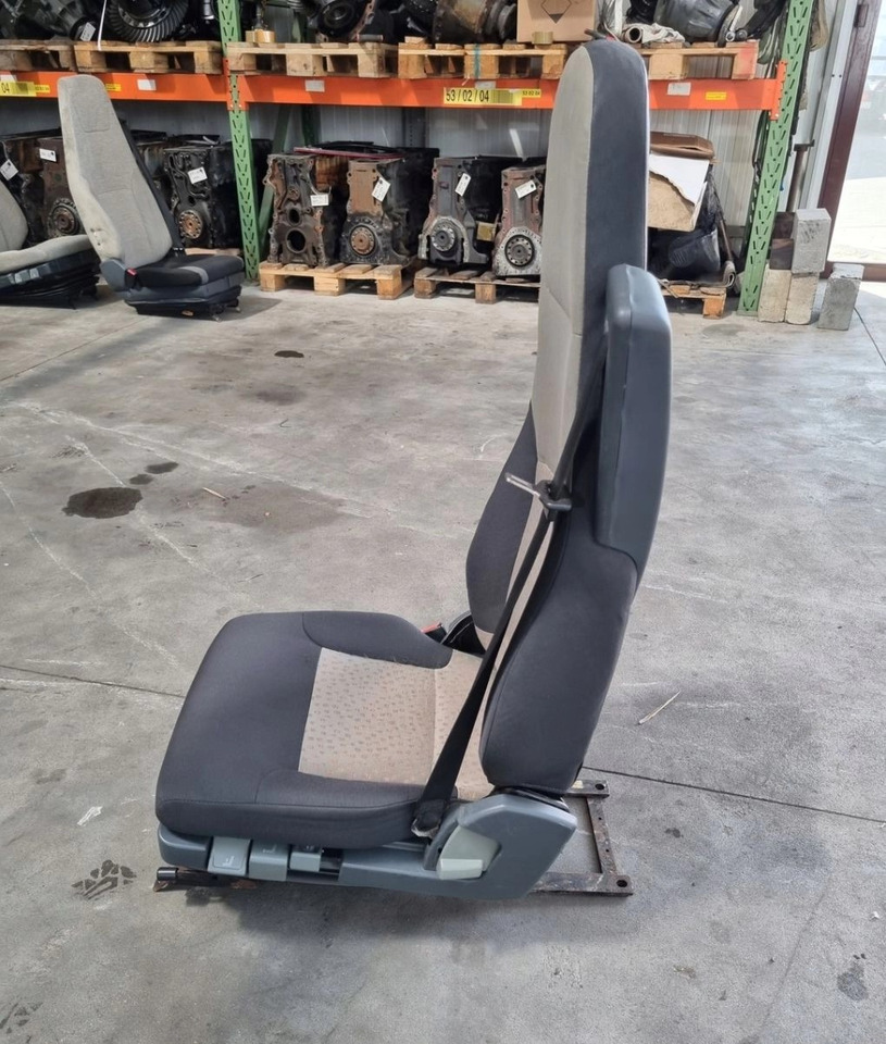 FOTEL LEWY SIEDZENIE KIEROWCY RENAULT MIDLUM PREMIUM DXI - Сидіння: фото 4 FOTEL LEWY SIEDZENIE KIEROWCY RENAULT MIDLUM PREMIUM DXI - Сидіння: фото 4
