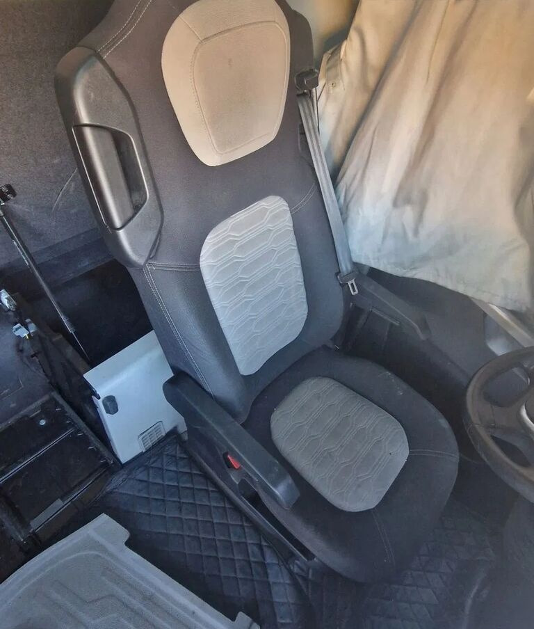 Ford F-MAX CARGO truck - Сидіння в категорії Вантажівки: фото 3 Ford F-MAX CARGO truck - Сидіння в категорії Вантажівки: фото 3
